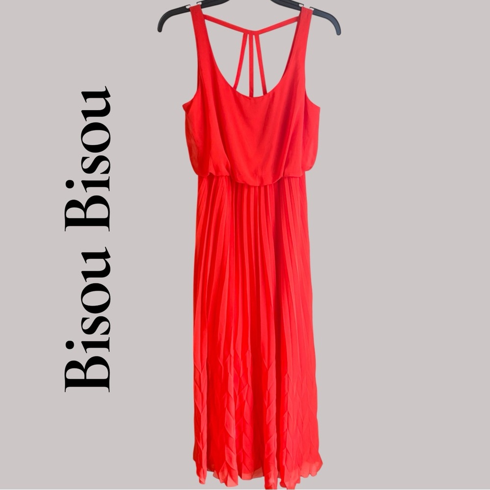 Bisou Bisou Coral Maxi Dress. Flowy,pleated, & Fully lined. New with tags!
